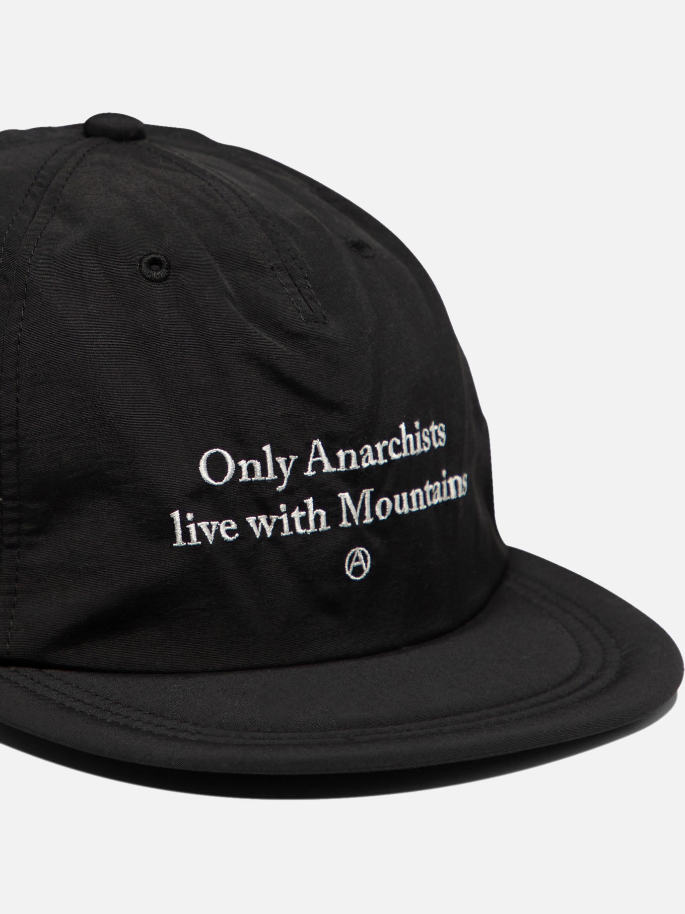 Cappellino "Only Anarchist live with Mountains"