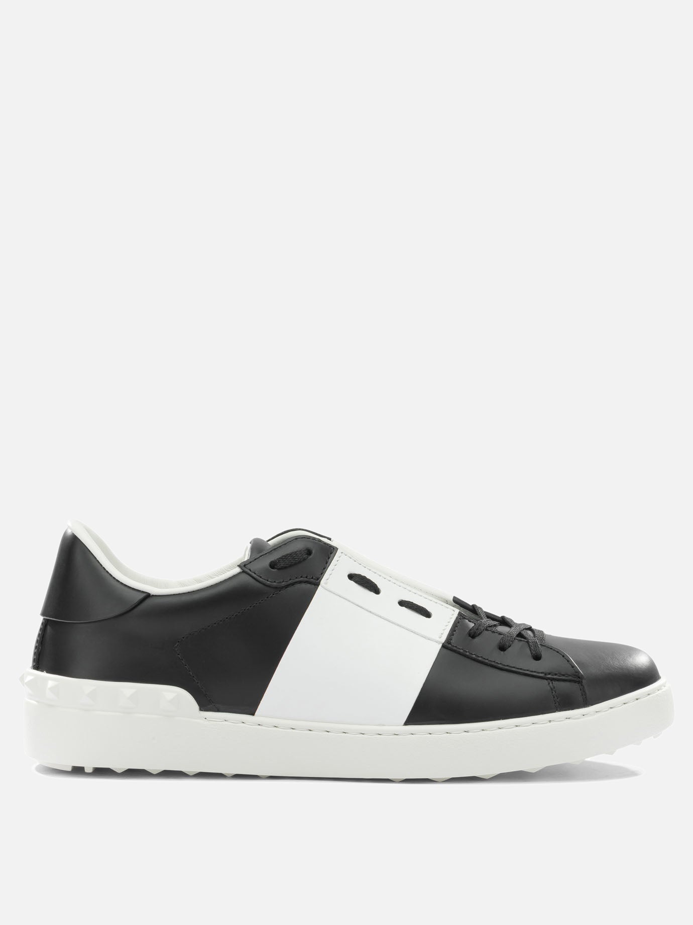 Low top sneakers 100% calf leather - 100% cowhide  Black - Valentino Garavani Men | PDP | VIETTI Online Store | thumbnail